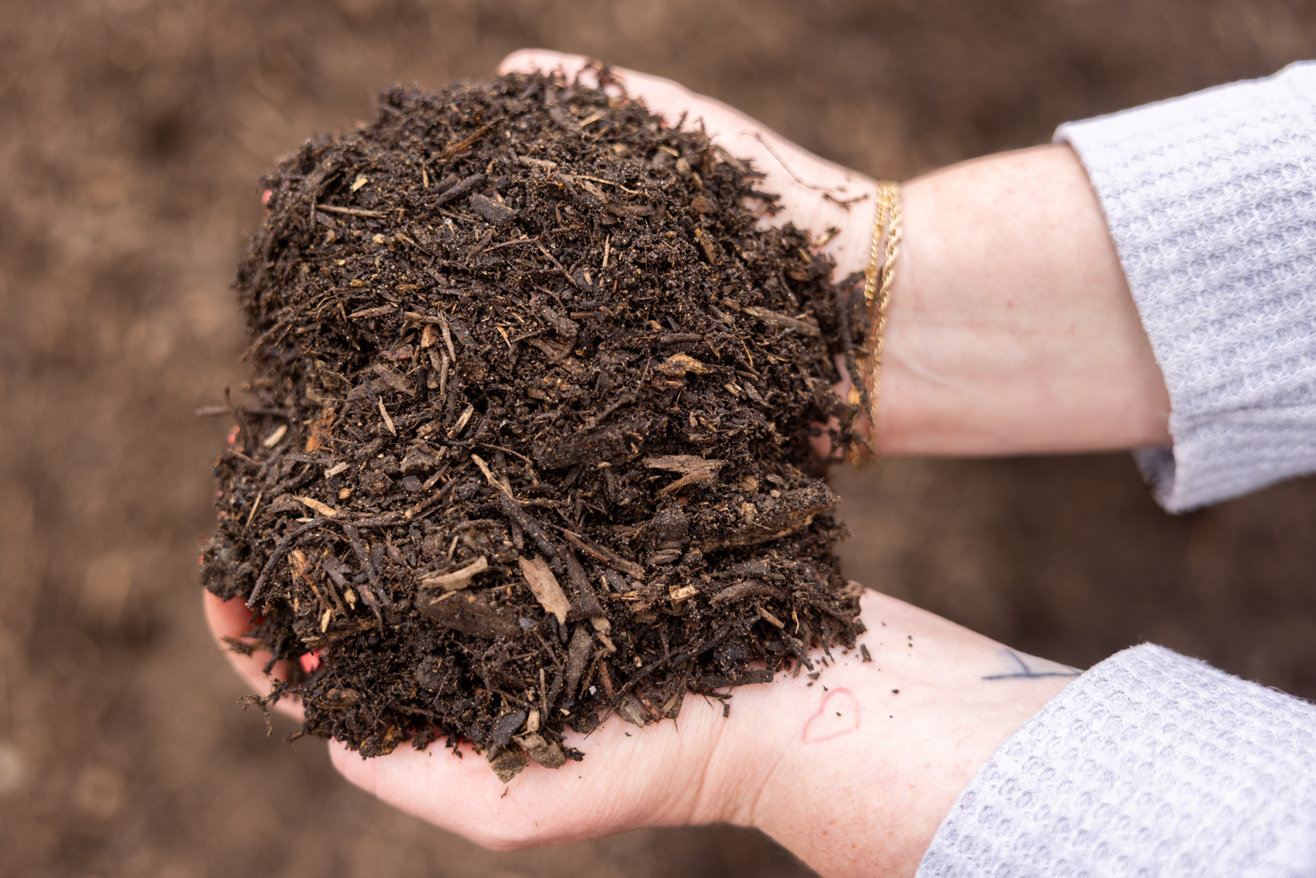 Premium Dark Pine Bark Mulch